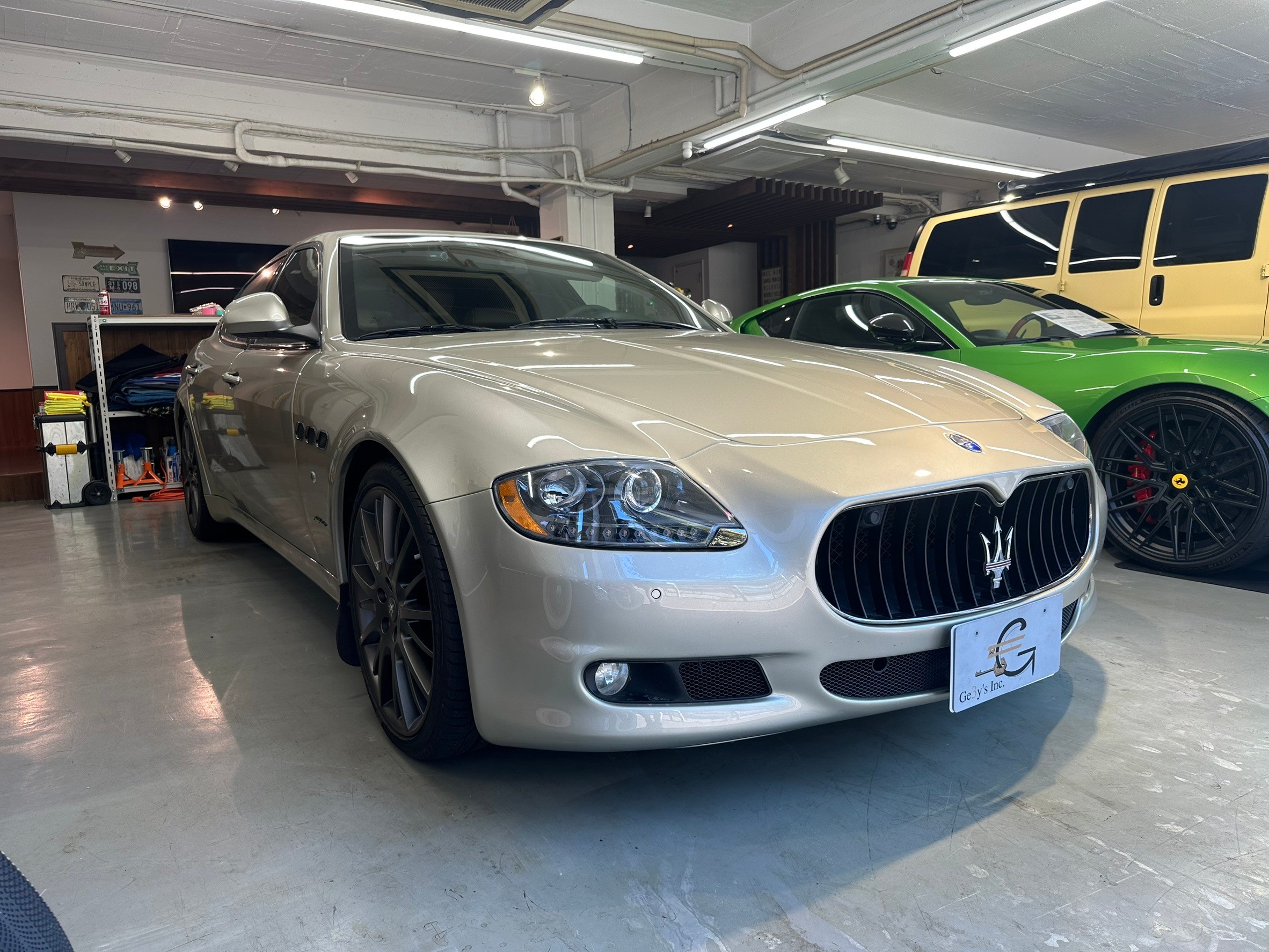 マセラティ クアトロポルテのバルブをLEDバルブに交換を致しました