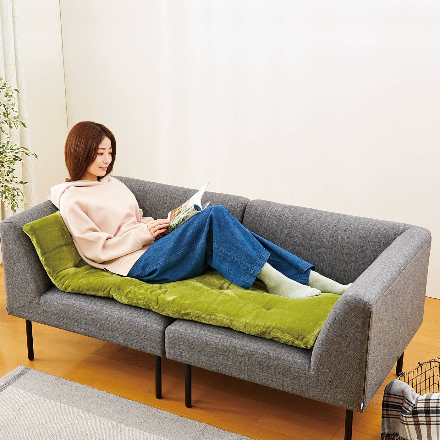 敷くだけでソファの弾力がよみがえる！ ごろ寝にもうれしいふかふか