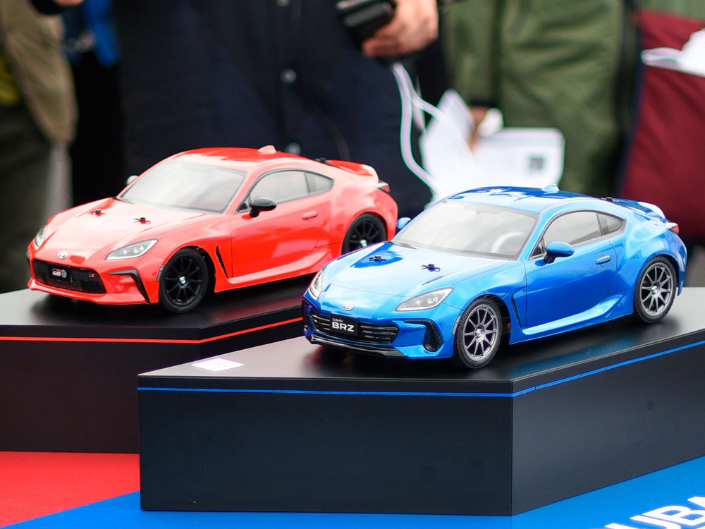 タミヤのRC新製品「GR86」「BRZ」富士スピードウェイで初展示 | タミヤ