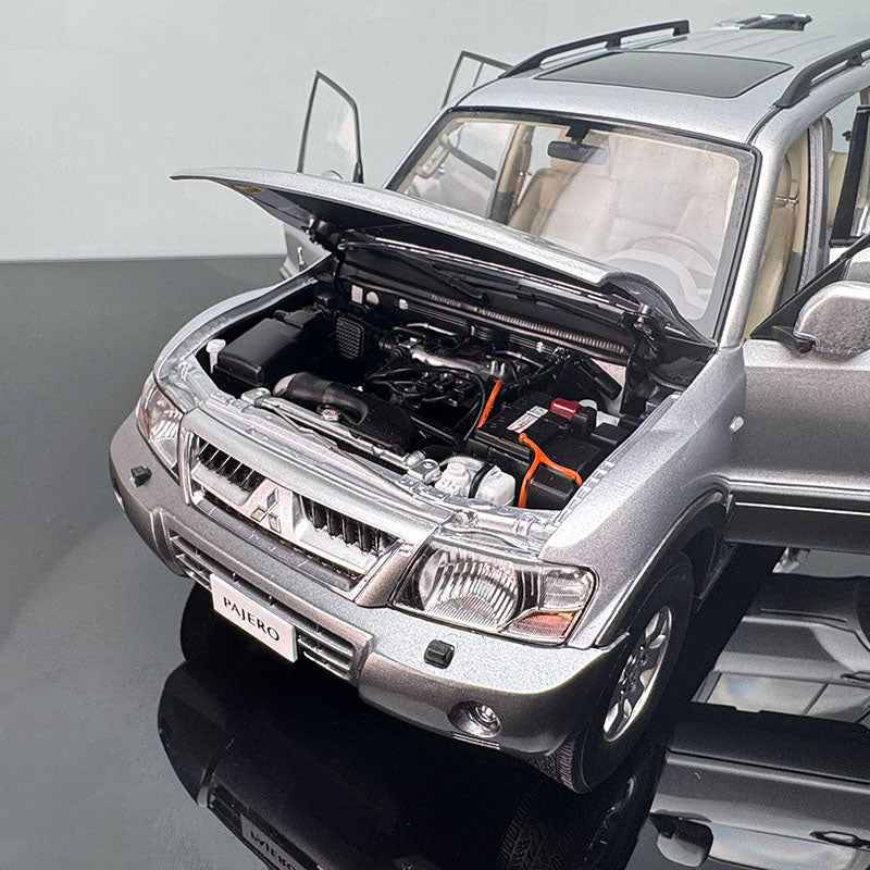 YC Model Mitsubishi Pajero V73 – 1:18 Scale Limited Edition