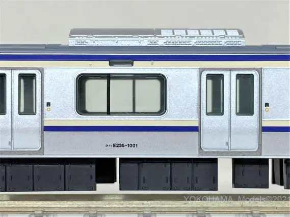 E235系1000番台「横須賀・総武快速線」が入線です。 TOMIX 98402 98404
