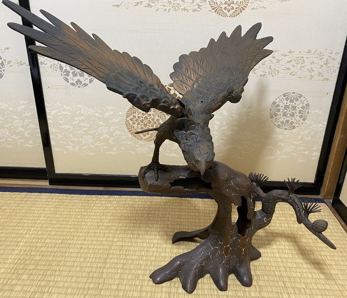 出世鷹 鷲 タカ 縁起物 置物 オブジェ インテリア 金属製 鉄製 金属