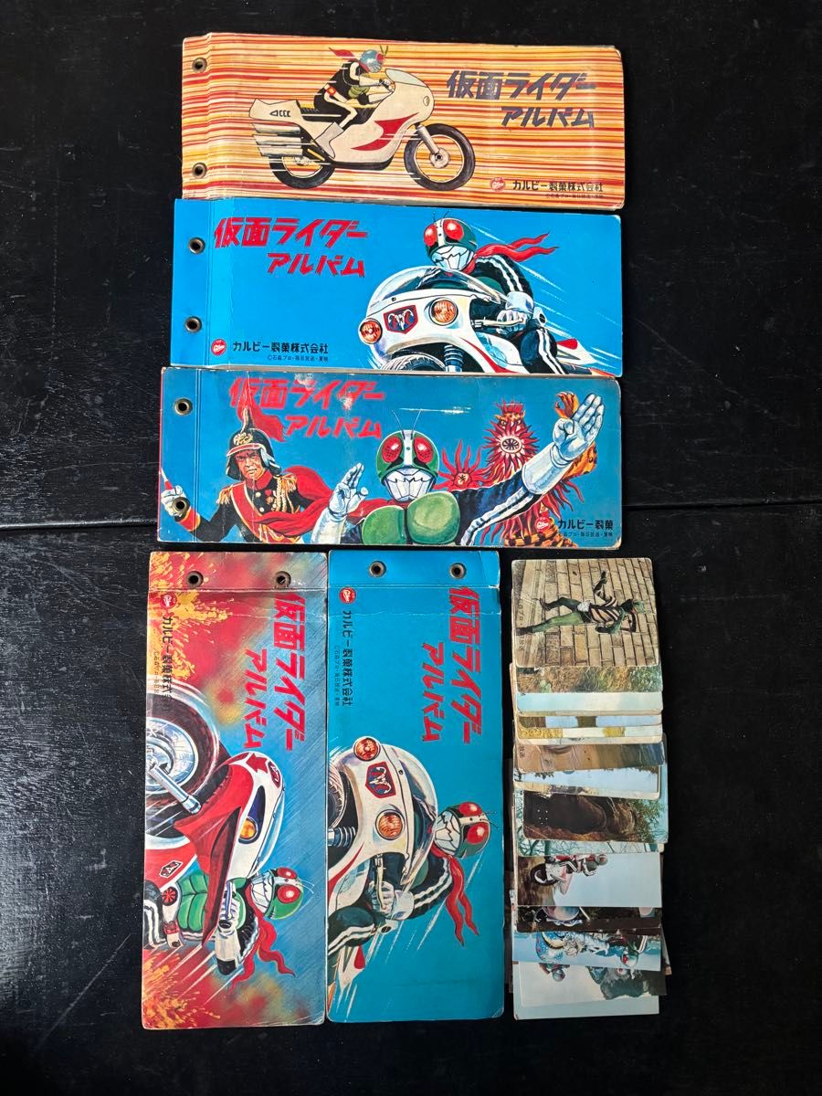 カルビー旧仮面ライダーカード200番台101枚とカードアルバム1冊の