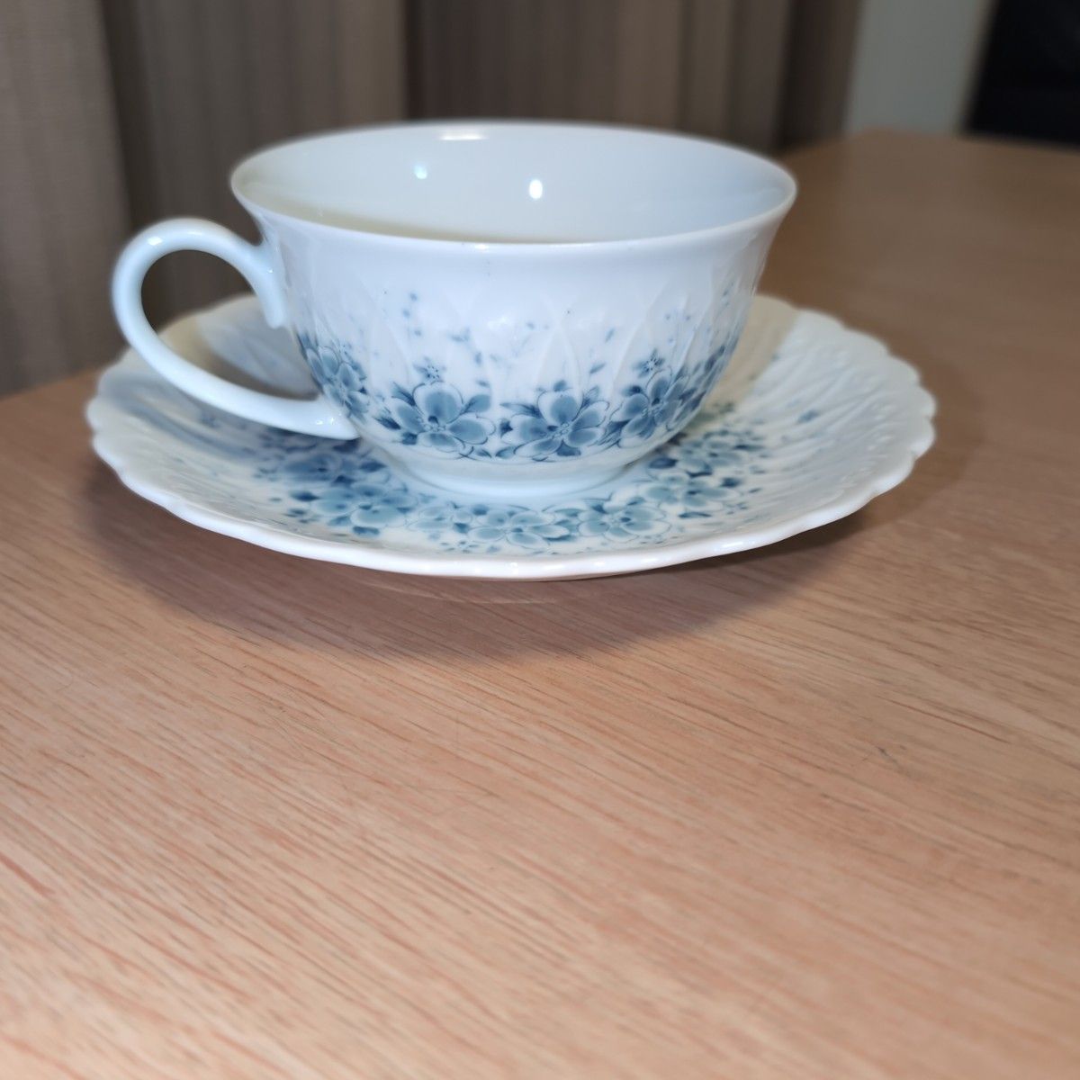 白と青の花模様 ティーカップ・ソーサー 3個セットHOYA CHINA【美品