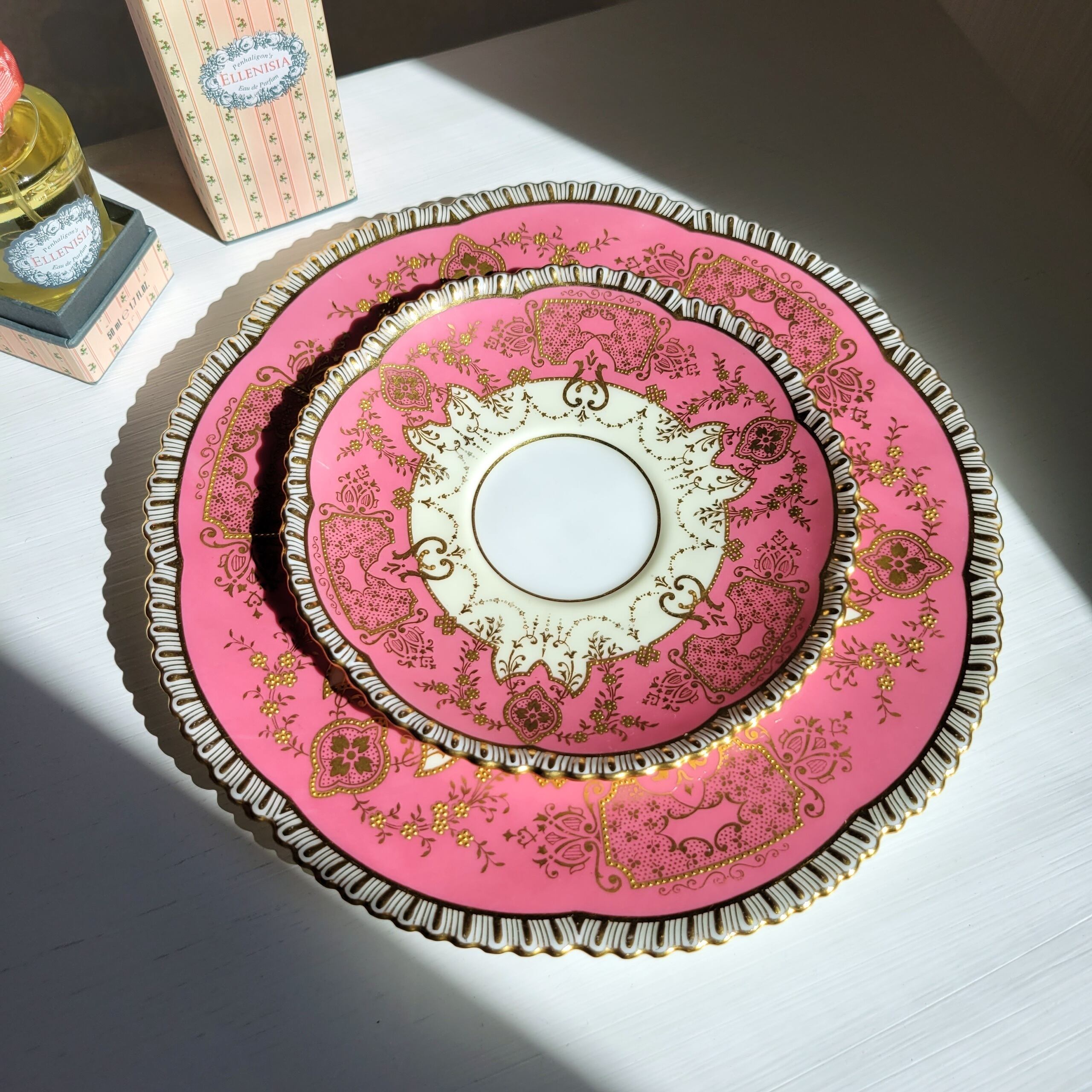 コウルドン】1920年代製 ピンクの金彩トリオ | Bunny Ears Antiques