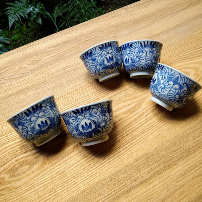 線描 湯呑 伊万里 染付 花紋 唐草文 生活骨董 日々の器 日本の古いもの