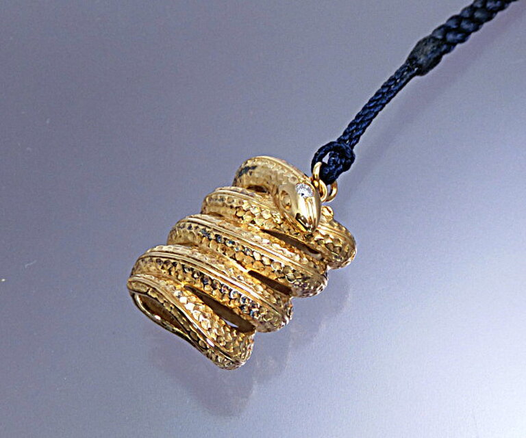 江戸彫金：銀製・天然ダイヤモンド入り（0．03ct）純金仕上『蛇