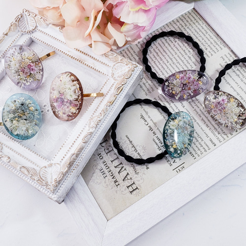 クリアレジンお花のポニーフック ブルー ボタニカル ドライフラワー