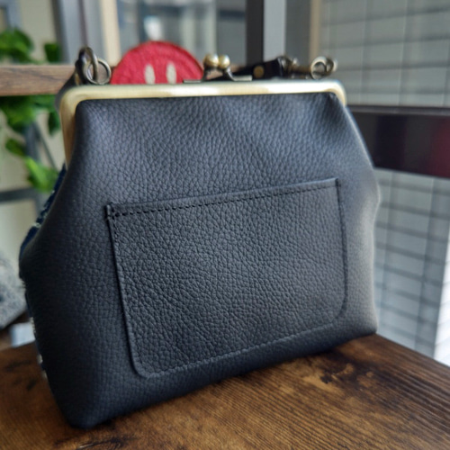 送料無料】ミナペルホネン/ジャングルレリーフチャコール本革がま口