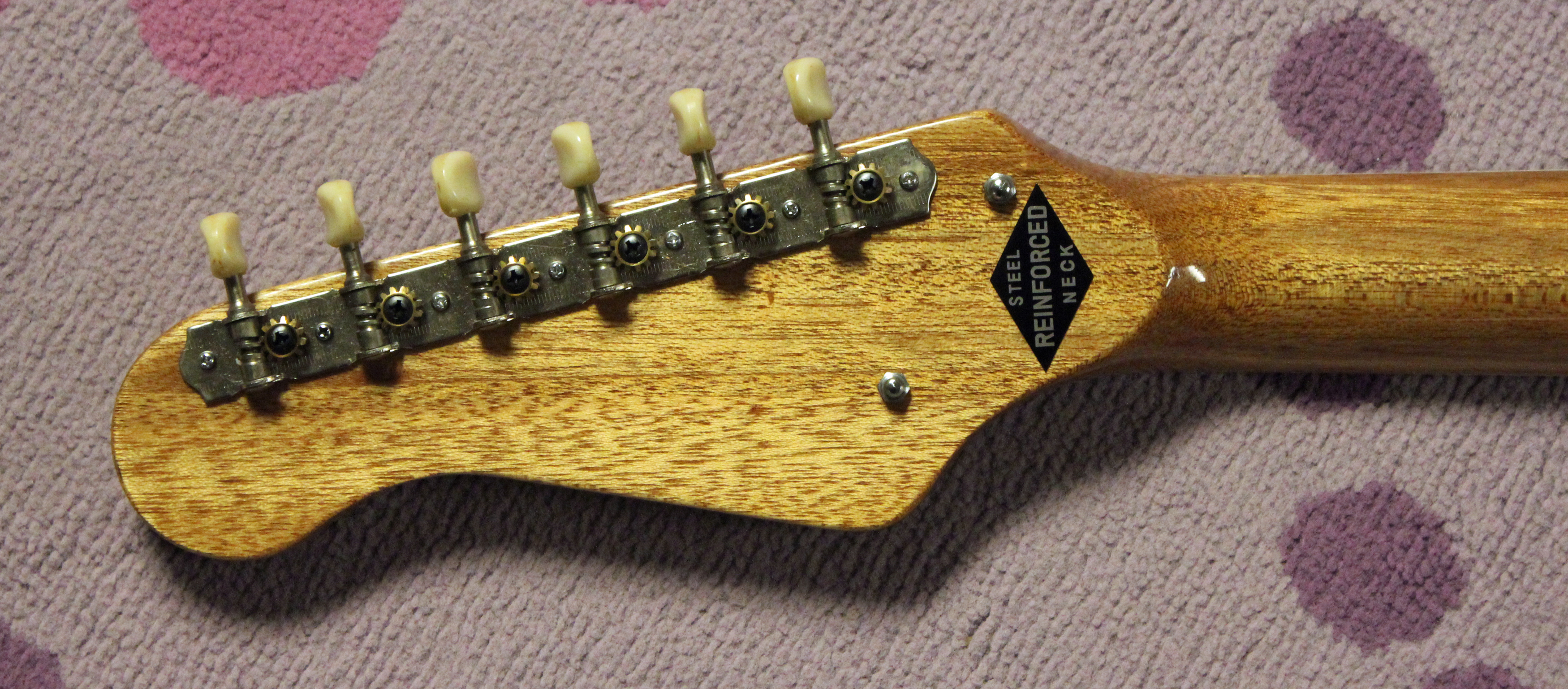 Last of the Hound Dogs – 1965 Winston 449 Japanese Guitar