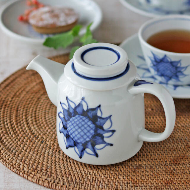 砥部焼の和食器 梅山窯のティーポット 【砥部工房 からくさ】