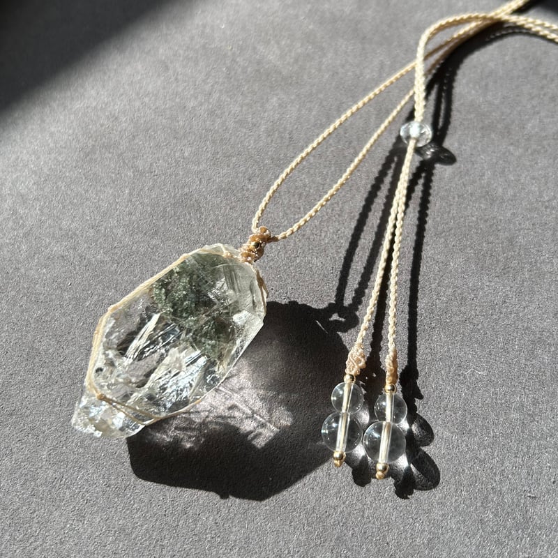 ヒマラヤ水晶（マニハール産/ルチル・クローライト）の原石ペンダント