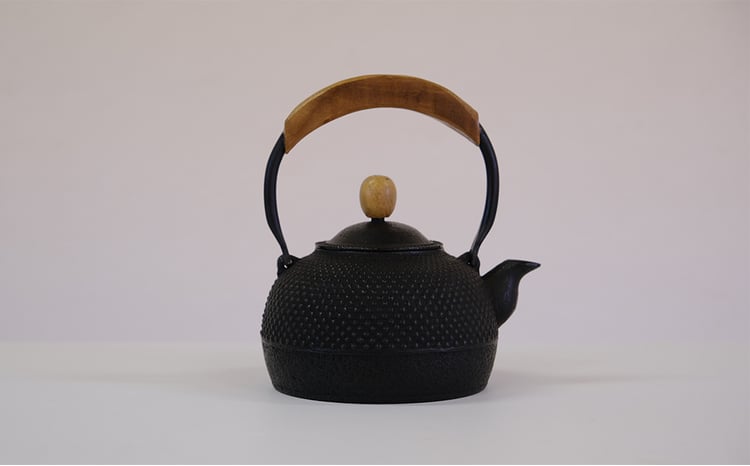 南部鉄器 鉄瓶（気づかい）平丸アラレ 1L 【IH対応】/ IH調理器 ih