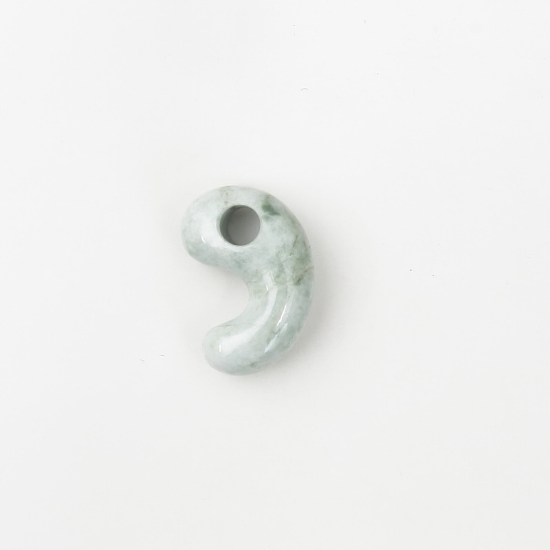 糸魚川翡翠古代勾玉20mm （itoigawa Jadeite）｜マライカ公式通販