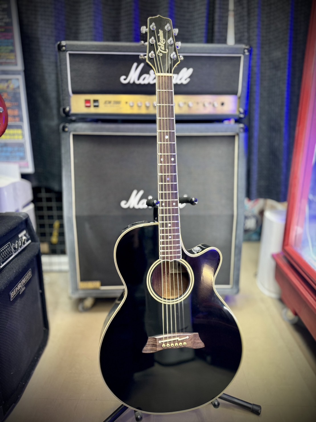 ＜楽器コーナー入荷情報＞希少な「赤プリ」タカミネ入荷🎸✨ | おた