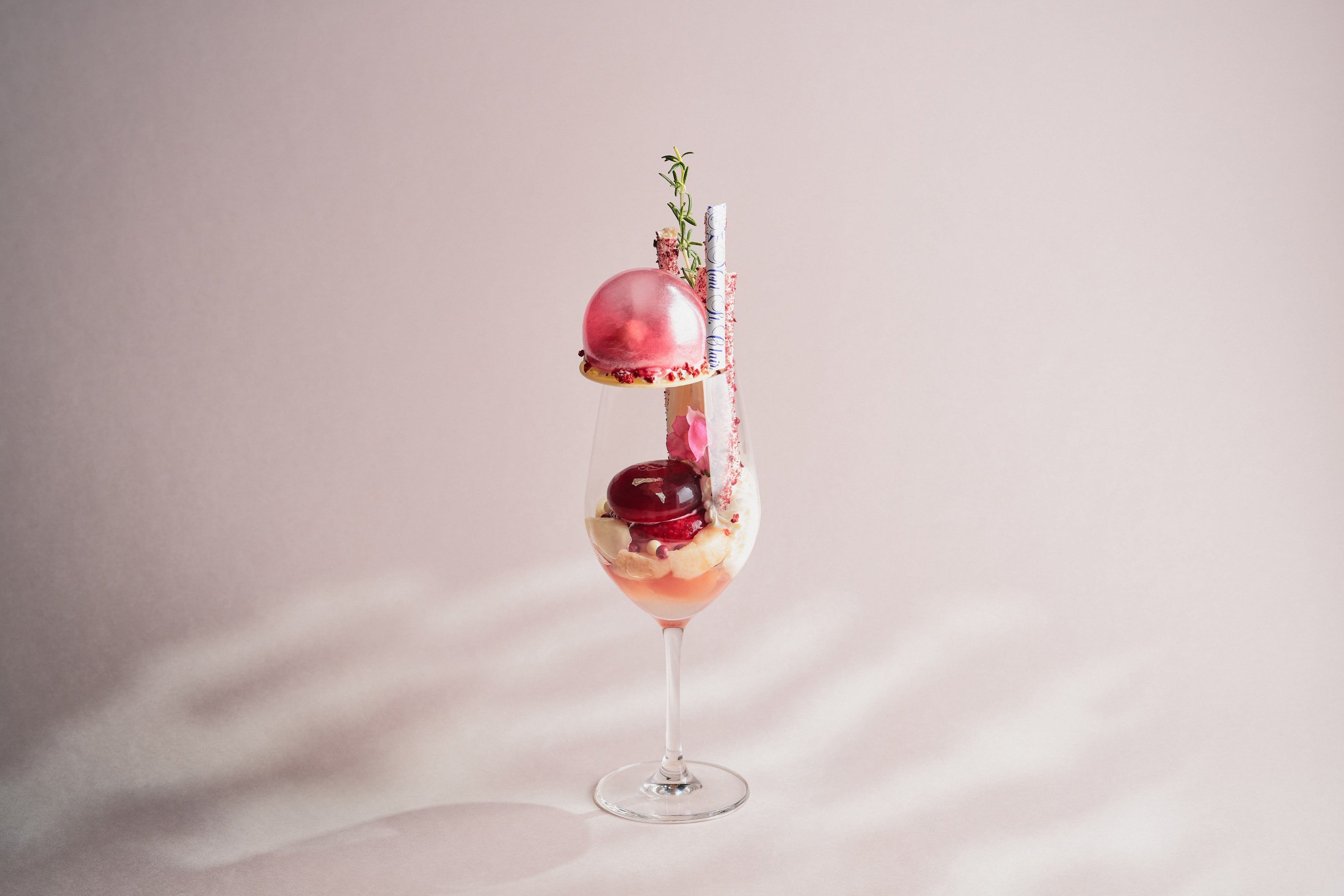 球体の飴細工の中からからとろっと！Mont St. Clairの五感で楽しむ特別