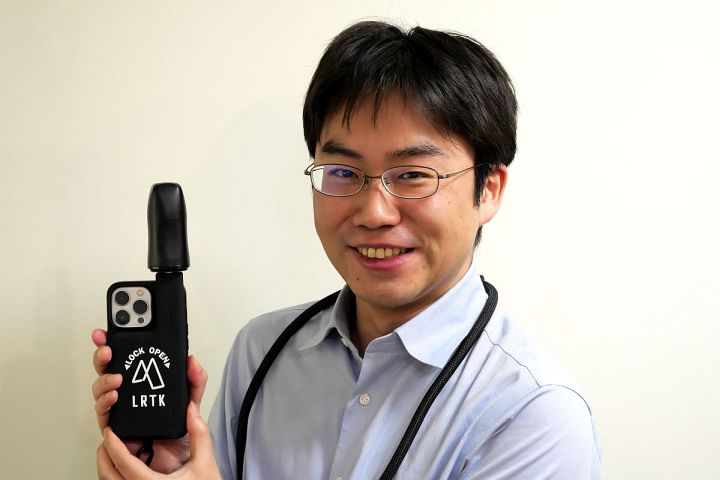 レフィクシアがiPhoneと一体化して使用できるCLAS対応デバイスを発売