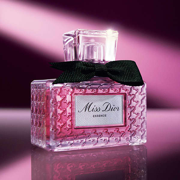 ミス ディオール」、それは、いるだけでまわりを魅了する人