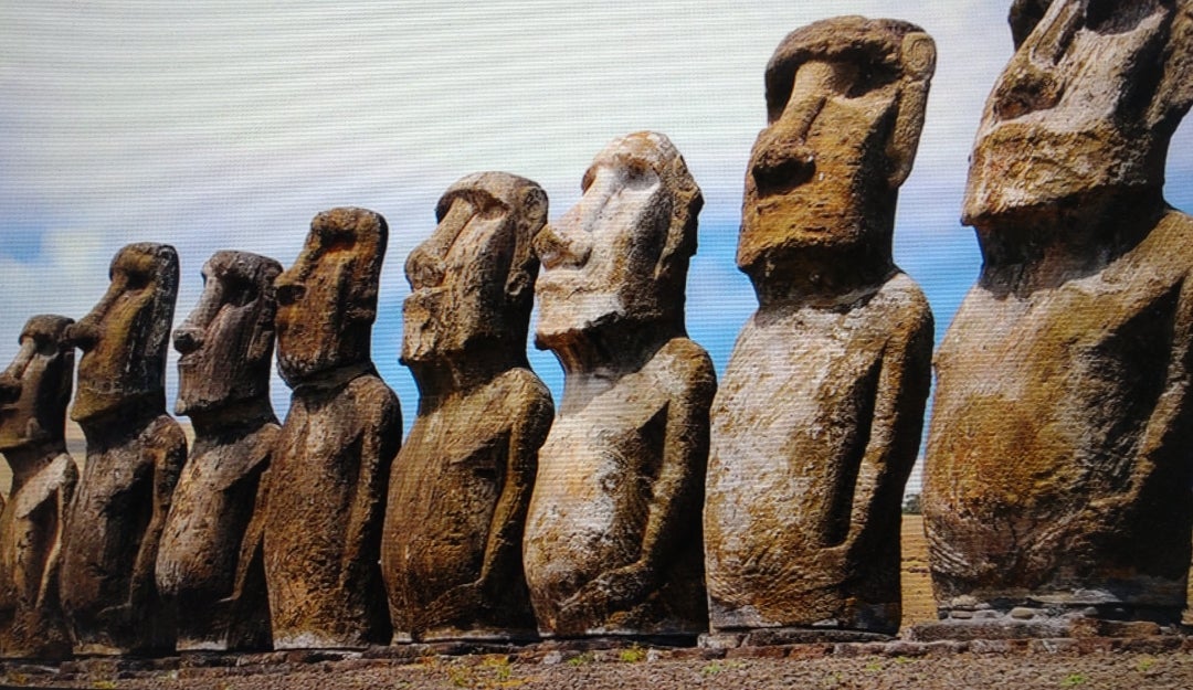 モアイ像 | 所長のつぶやき