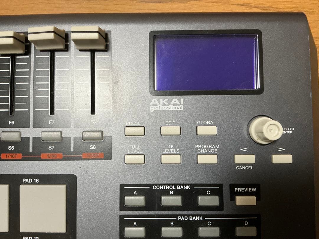 値下げ】AKAI MPD32 MIDIコントローラー
