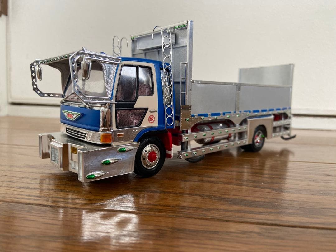 アオシマ 1/32デコトラプラモデル完成品 - メルカリ