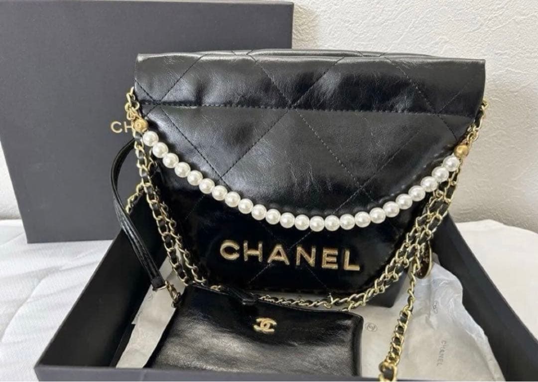 CHANEL ブラック バッグ パール装飾付き s-l1200.jpg