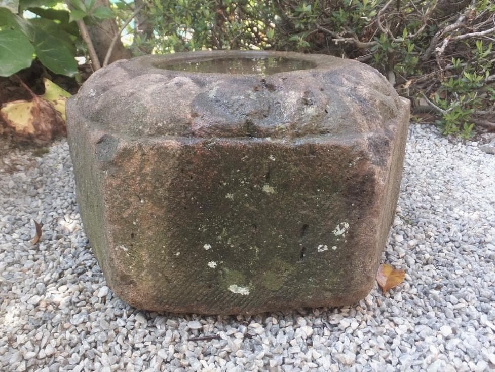 【水鉢・向鉢・蹲】造園水石飾り石ガーデニングバードバス箱庭 楽天市場】水鉢 石 庭園 和風 （47×41×15cm 26.5kg P）【 睡蓮鉢