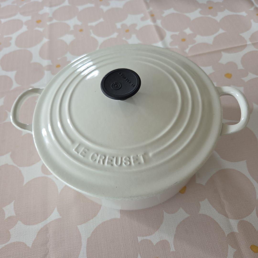 ル・クルーゼ　ココットロンド　22センチ　白 LE CREUSET (ル・クルーゼ) シグニチャー ココット・ロンド 22cm