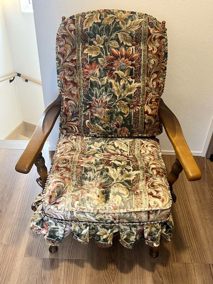 飛騨産業 アームチェア｜花柄ファブリック｜木製 肘掛け椅子｜クラシック 飛騨産業 キツツキ】花柄 木製アームチェア クラシックチェア①