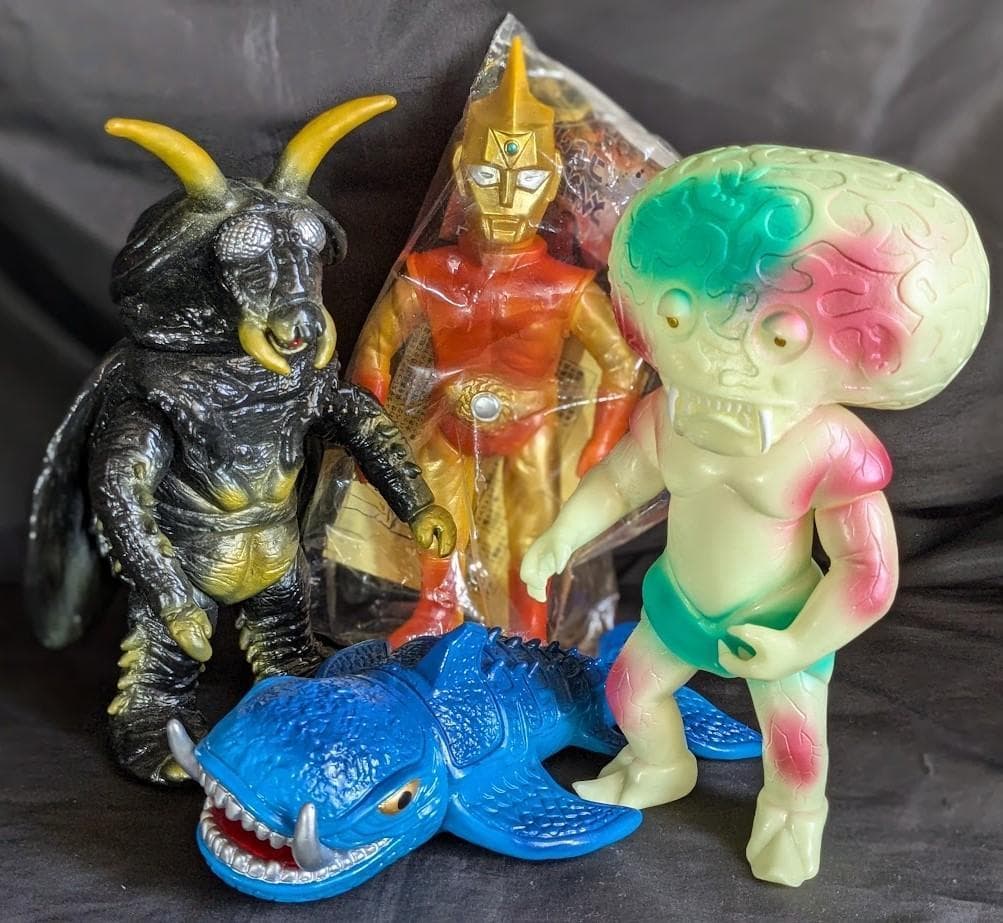 スペクトルマン＆登場怪獣（ベアモデル・マスダヤ復刻）ソフビフィギュア４体セット スペクトルマン＆登場怪獣（ベアモデル・マスダヤ復刻）ソフビ
