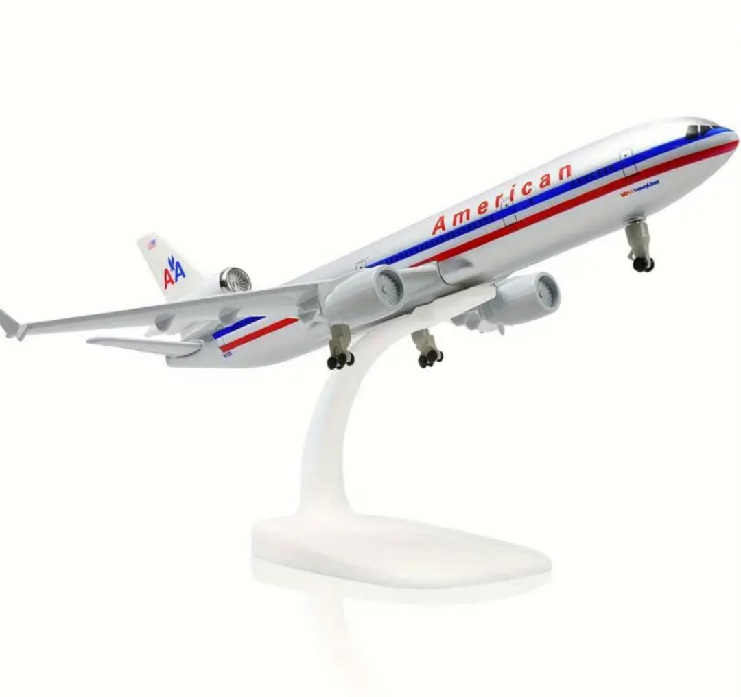 American Airlines　MD-11 貨物機モデル　1/300スケール Amazon.co.jp: 航空機 航空マクドネルダグラス MD-11 N1762B 完成合金