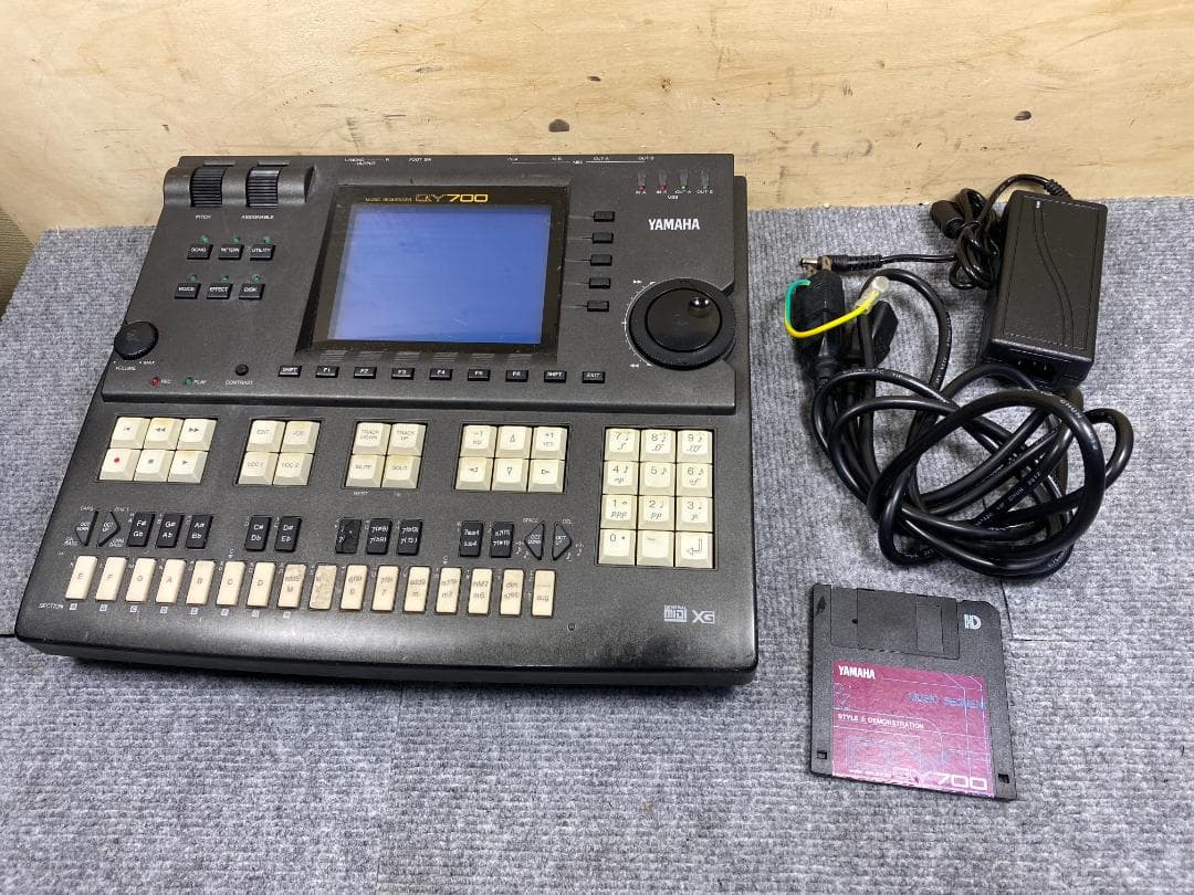 YAMAHA QY700 シーケンサー s-l1200.jpg
