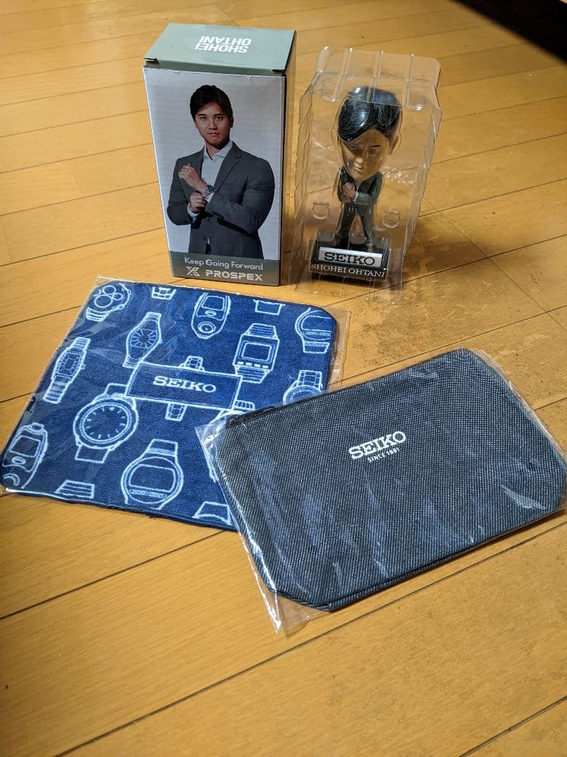 大谷翔平のフィギュアとSEIKOのタオルハンカチ、ポーチセット ASCII.jp：プレミアムホルダーやビッグタオル付き 「2024 NL MVP受賞