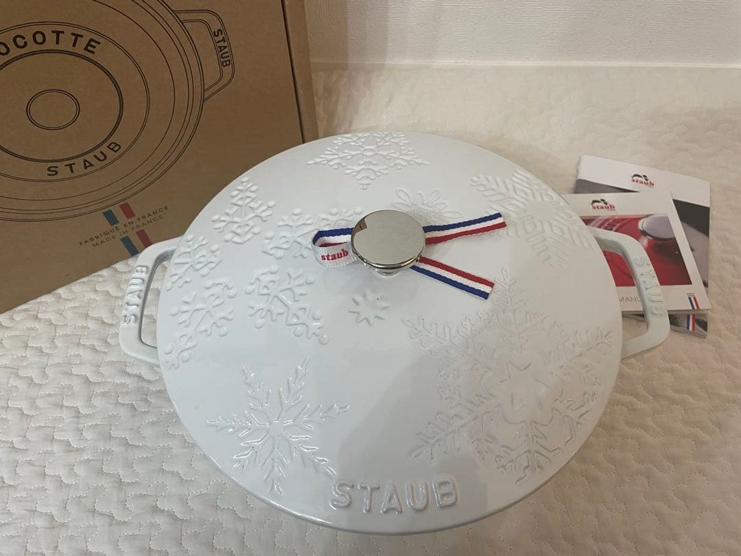 〈新品〉ストウブ　スノークリスタル　ココット　ホワイト STAUB（ホワイト/白色系）のフリマアイテム一覧