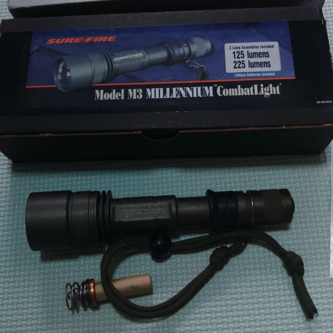 その他 SURE-FIRE M3 MILLENNIUM CombatLight Surefire M3 CombatLight Xenon Bulb Batteries (3 CR123A) Aluminum Gray