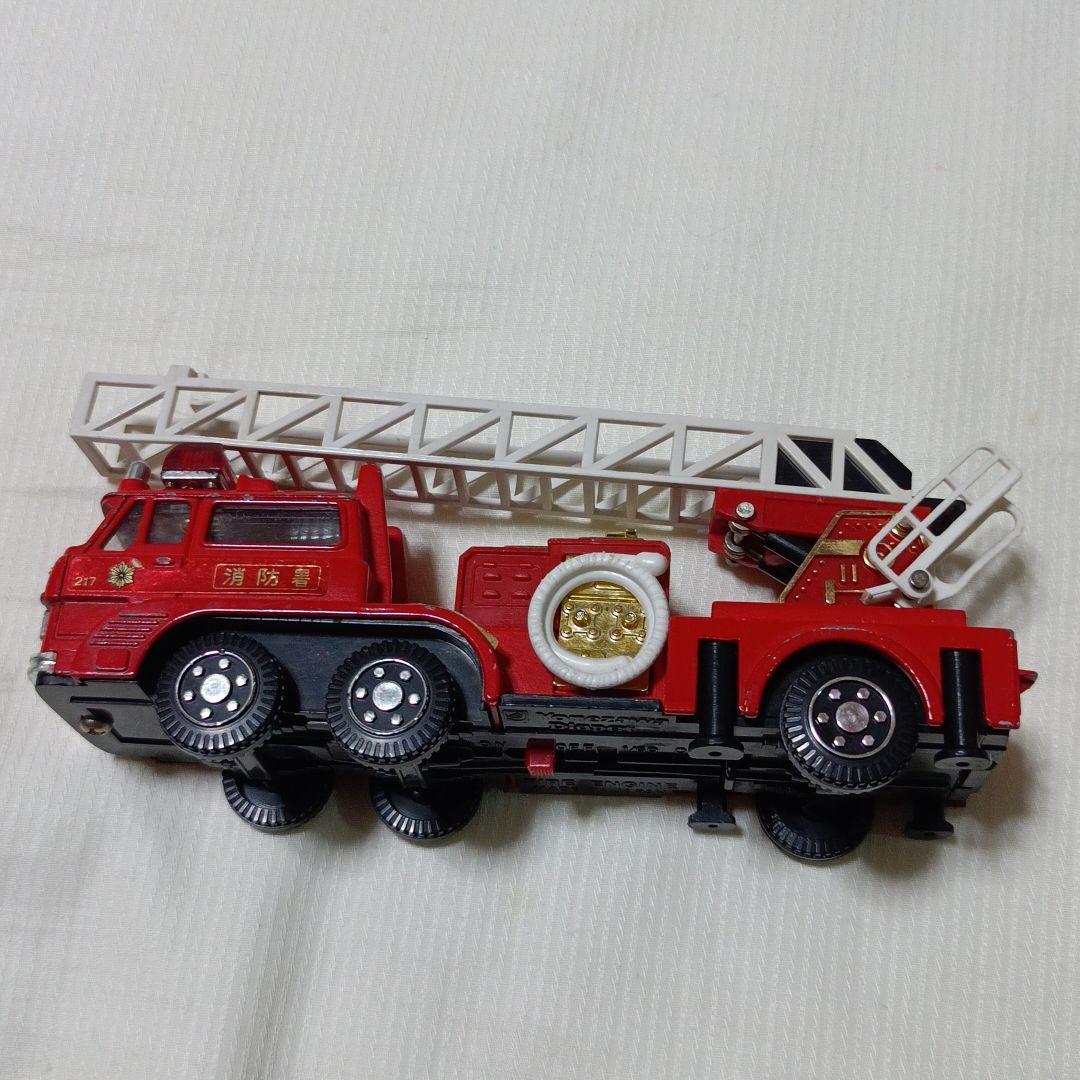 ヨネザワ　ふそう消防車 Amazon.co.jp: ヨネザワ ダイヤペット 点滅梯子消防車 三菱ふそう T910