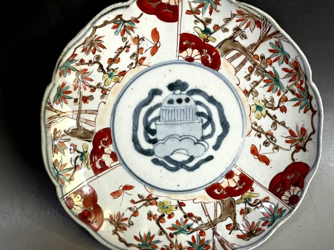 皿■古伊万里赤絵窓絵赤実花蝶唐草文花弁型皿(江戸後期～明治期) 時代物 骨董品■ 皿□古伊万里赤絵窓絵赤実花蝶唐草文花弁型皿(江戸後期～明治期