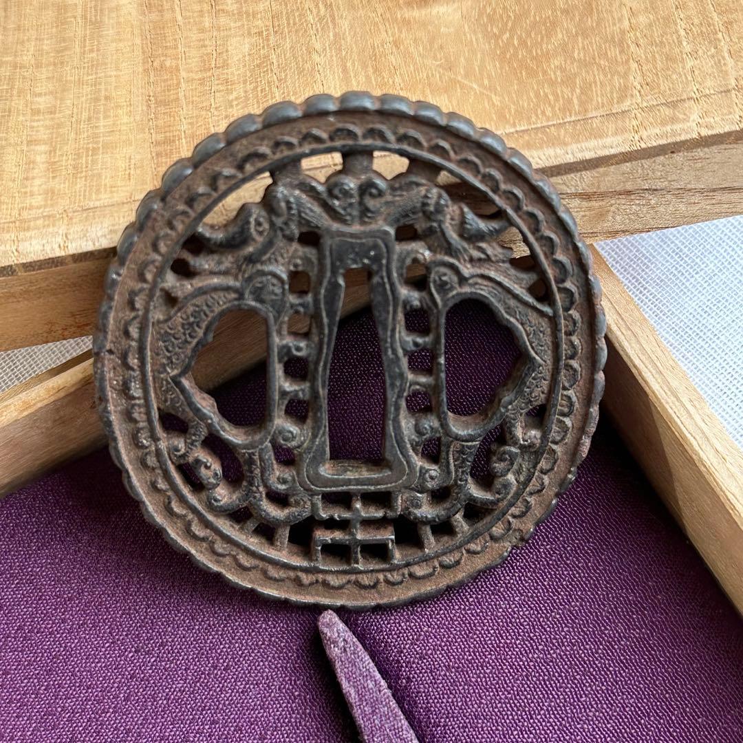 日本刀・鍔　龍図　透かし文様 楽天市場】日本刀装具 刀鍔 龍図 合金製 金工 細工 鍔 つば 居合用