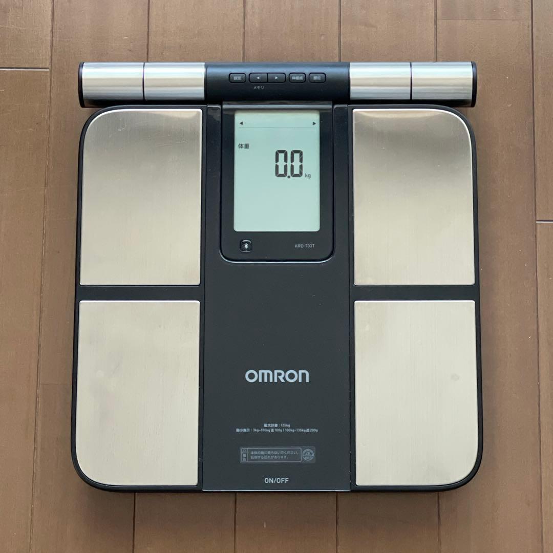 OMRON KaradaScan 703T 体重計 - メルカリ