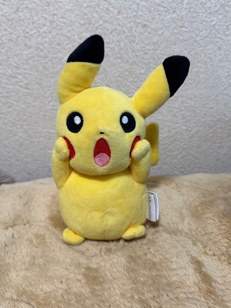 ムンク展　ピカチュウ　ぬいぐるみ ムンク展×ポケモン」 叫び #ピカチュウ ぬいぐるみが入荷チュウ！💡(^ω