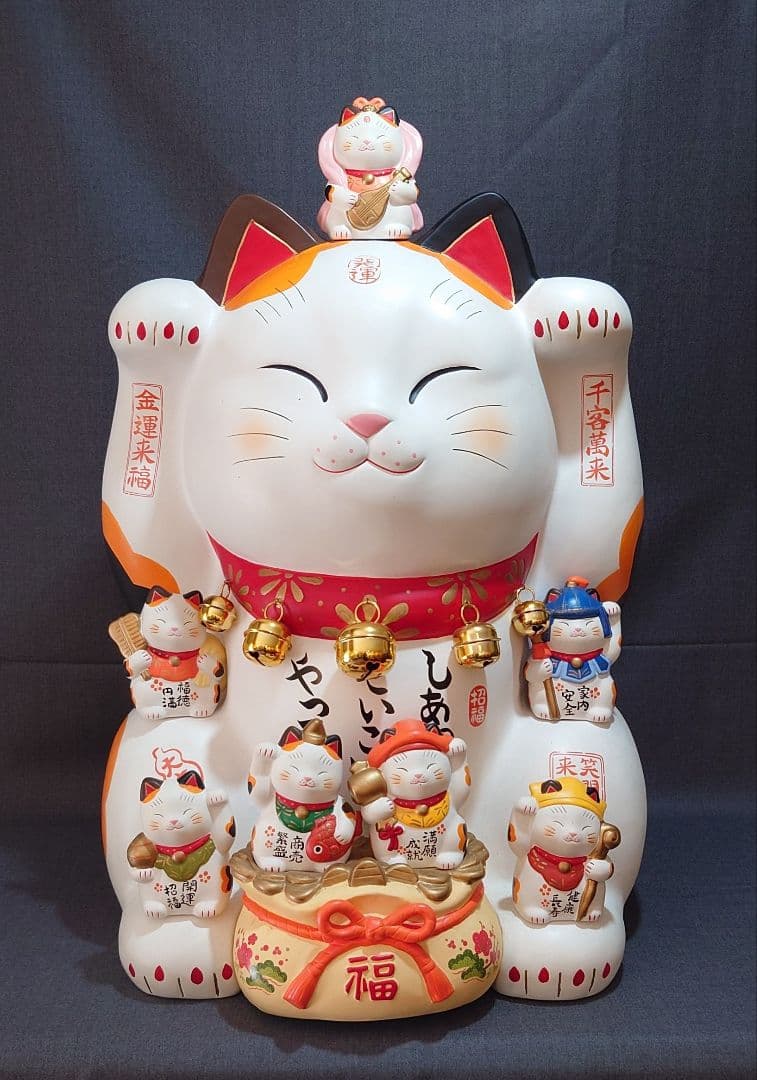 開店祝㊗️特大金運招き猫（陶器製） 楽天市場】黄金の電動招き猫 陶器製 大型プレミアムモデル 座布団付