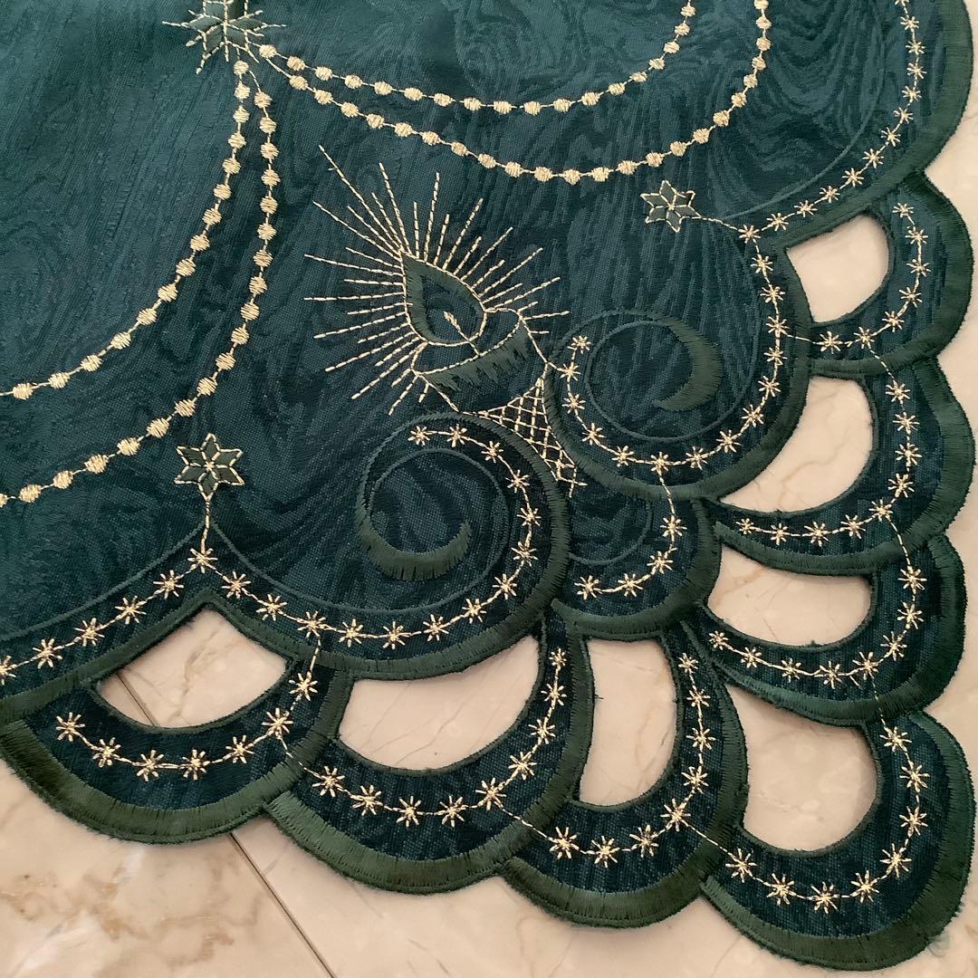 本場ドイツの上質な素材と作りで、カットワークも美しいクリスマステーブルクロス ドイツ クリスマス テーブルクロス（76×80）ヴィンテージ 【手刺繍