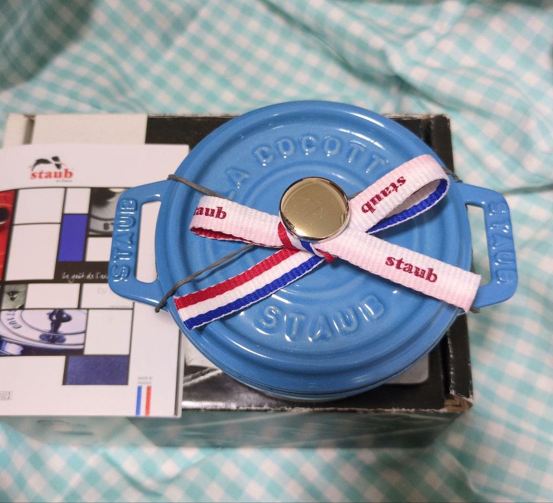 STAUB ココット ラウンド サックスブルー 10cm ココテン シリアルあり 幸せを運ぶブルー「ストウブ」のピコ・ココット ラウンド | キッチン