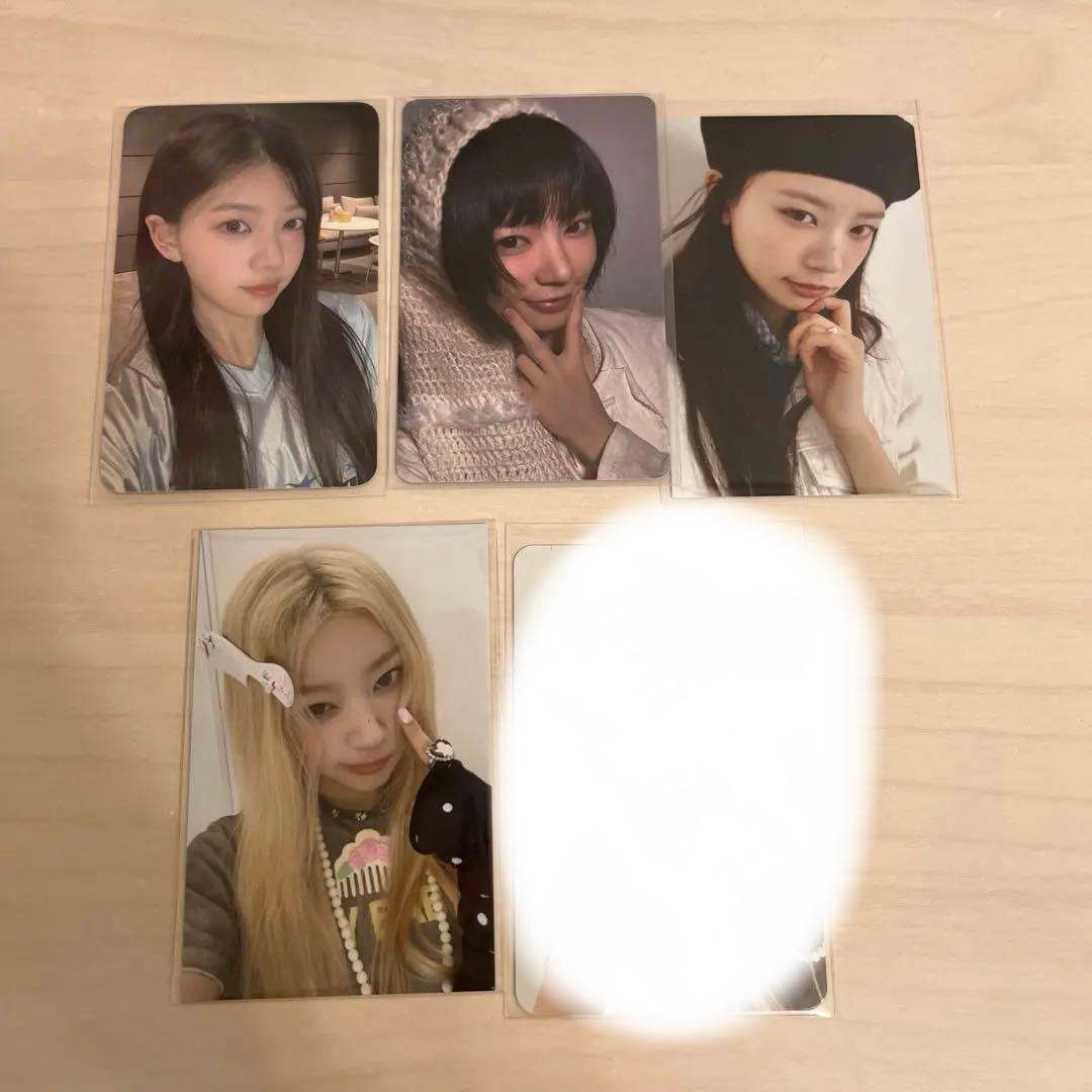 ILLIT モカ 画像2枚目あり まとめ売り MD グッズ illit ILLIT モカ トレカ bomb ウエハース まとめ売り セット - メルカリ