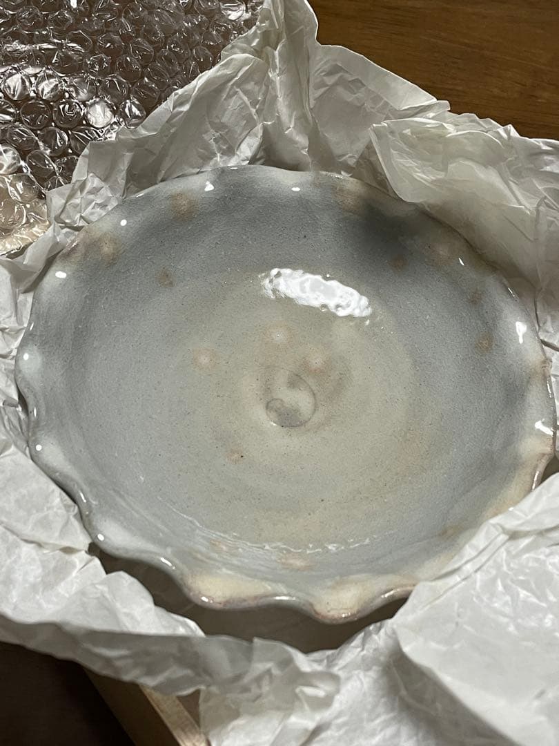 萩焼　輪花皿　山口県指定無形文化財　岡田裕　桐共箱付き　美品 白萩片口酒器 岡田裕作 県指定無形文化財 萩焼 | 萩焼屋Hagiyakiya