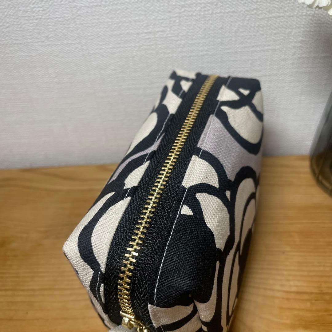 化粧ポーチ】スクエアポーチ ボックスポーチ サニタリー 北欧 カメリア