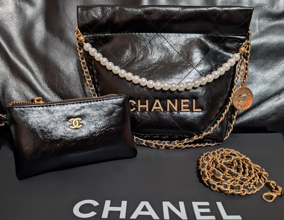 CHANELノベルティキルティング チェーンショルダー2wayバッグエナメル加工 CHANELノベルティチェーンショルダー2wayバッグエナメル加工 - メルカリ