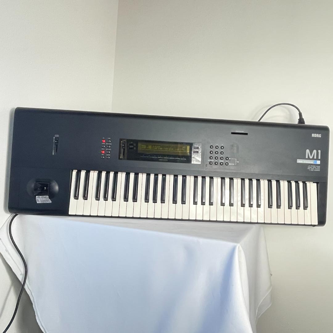 KORG M1 シンセサイザー KORG「M1」90年代の音楽シーンを支えた名機がプラグイン化！初心者でも