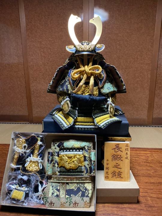 新品未使用 兜 五月人形】兜飾り 収納飾り「金彩松鷹青黒ぼかし会津塗」 (536612
