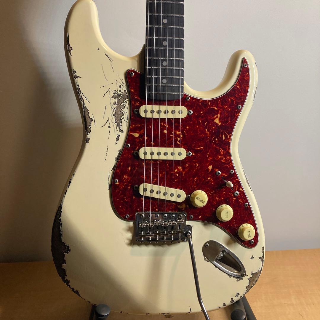 ストラトキャスター レリック加工 squier by fender - メルカリ